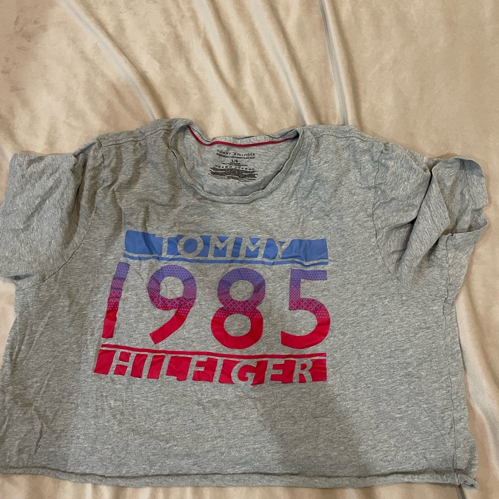 Tommy Hilfiger cropped loose fitting shirt great condition
